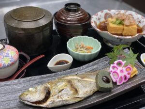 岡崎市 岡崎 魚信 ランチ 魚料理 美味しい魚 イサキの塩焼き 定食 御膳 和食 日本料理 釜飯 銀シャリ 天ぷら 天重 刺身 父の日