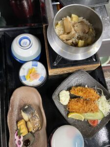 岡崎市　岡崎　秋御膳　秋の御膳　季節御膳　ランチ　定食　御膳　松茸釜飯　松茸土瓶蒸し　カキフライ　秋刀魚の塩焼き　鰆の幽庵焼き　柿なます　セイコカニ　セコガニ　ズワイガニの雌　味噌鍋　内子と外子が美味しい　