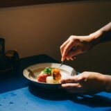 岡崎で還暦祝いの食事会をするなら、どのような料理が喜ばれますか？