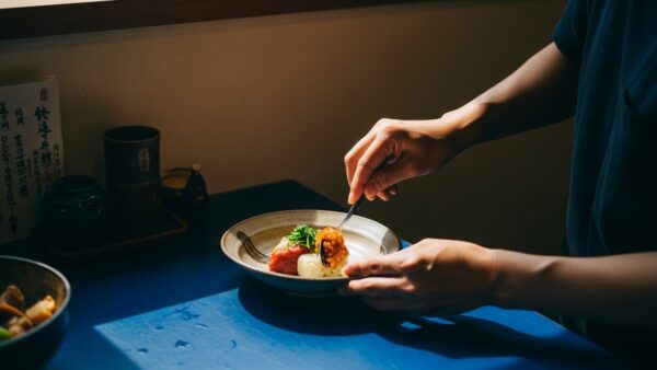 岡崎で還暦祝いの食事会をするなら、どのような料理が喜ばれますか？